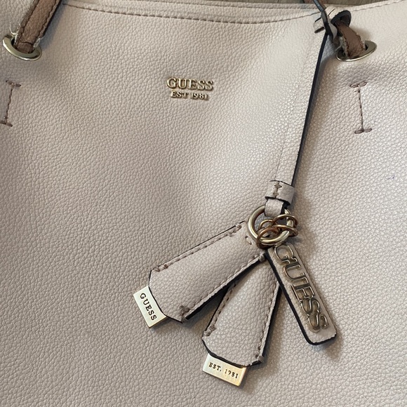 Guess Handbag - Picture 2 of 8